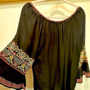 Max Studio brand new woman’s XL blouse embroidery peasant lovely